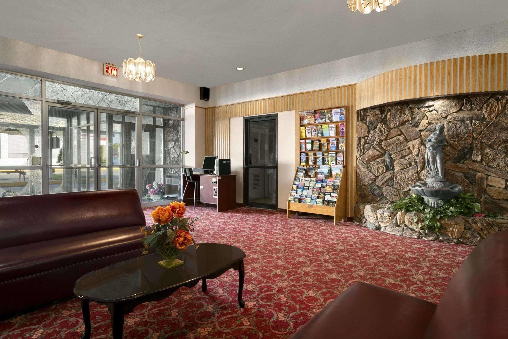 Howard Johnson By Wyndham Корнуолл Экстерьер фото